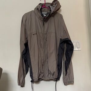 Columbia Men's Beige and Black Windbreaker